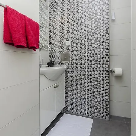 Konukevi Wild Rose Split